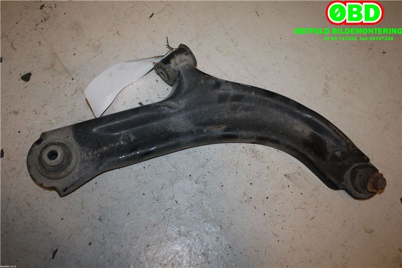 Bærebru høyre foran nedre til Renault Clio 2006-2009 (Type III, Fase 1) (RENAULT CLIO|8200615058|8200744092|)