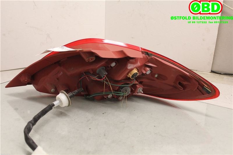 Baklykt venstre til Mazda 2 2011-2014 (Type II, Fase 2)  (MAZDA|D65151160M|)