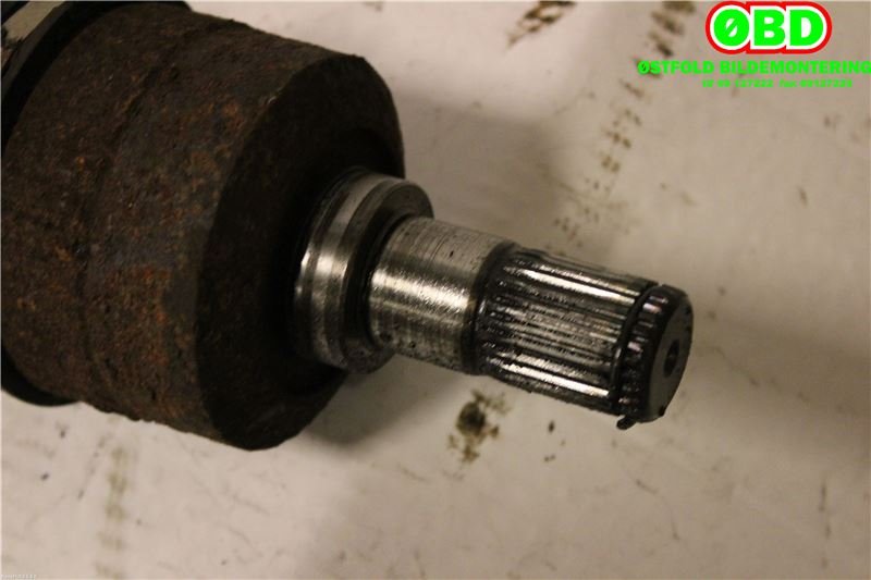 Drivaksel venstre bak til Hyundai Santa Fe 2001-2006 (Type I) (HYUNDAI|4960026211|)