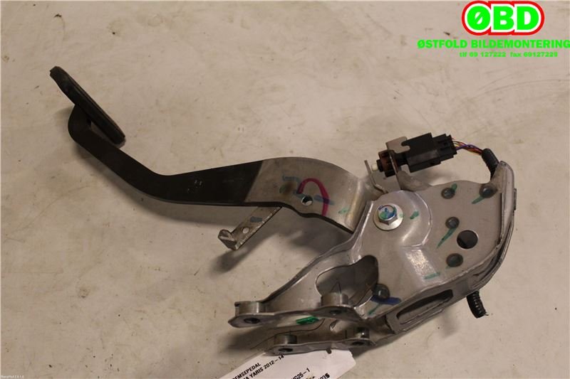 Pedal gass/brems/clutch til Toyota Yaris, 2012-2014 (Type III, Fase 1)  (TOYOTA|471010D280)