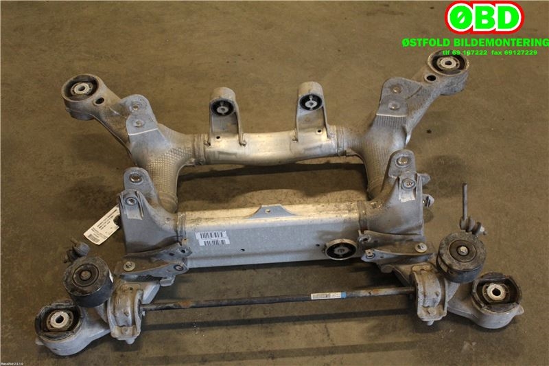 Travers bak til BMW 5-Serie, 2010-2017 (F10/F11) (F10/F11) (BMW|33 31 6 798 545)