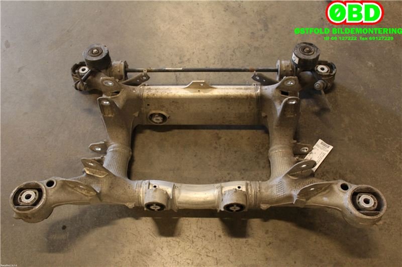 Travers bak til BMW 5-Serie 2010-2017 (F10/F11) (F10/F11) (BMW|33 31 6 798 545|)
