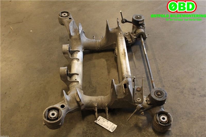 Travers bak til BMW 5-Serie 2010-2017 (F10/F11) (F10/F11) (BMW|33 31 6 798 545|)