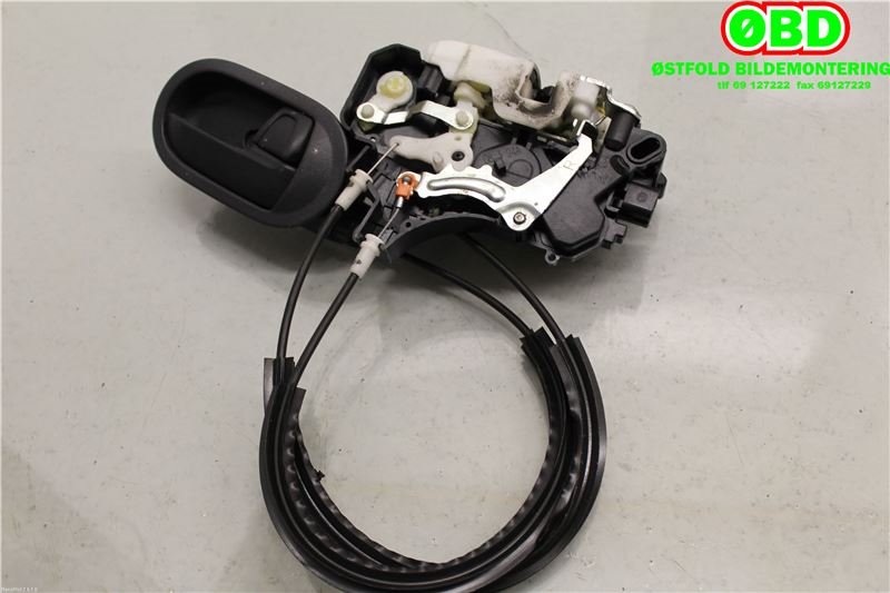 Låsekasse høyre foran til Mitsubishi Colt 2004-2008 (Type VII, Fase 1)  (MITSUBISHI|5715A136|)