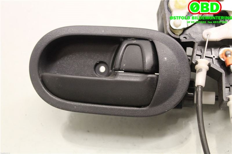 Låsekasse høyre foran til Mitsubishi Colt 2004-2008 (Type VII, Fase 1)  (MITSUBISHI|5715A136|)
