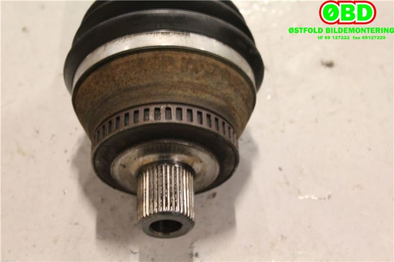 Drivaksel venstre foran til Audi A4 2004-2008 (Type III) (B7) (B7) (AUDI|8E0407271AT|)