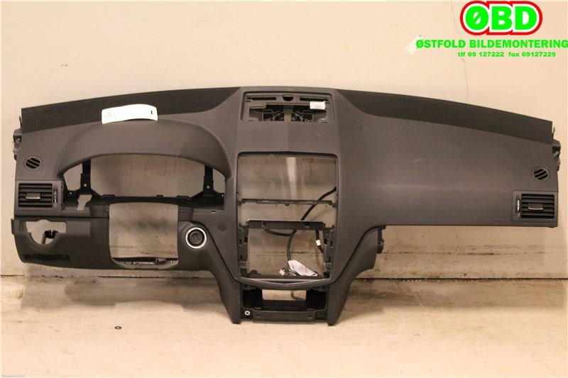 Dashbord til Mercedes C-Klasse, 2007-2011 (Fase 1) (W204) (W204) (MERCEDES|A 204 680 37 87)
