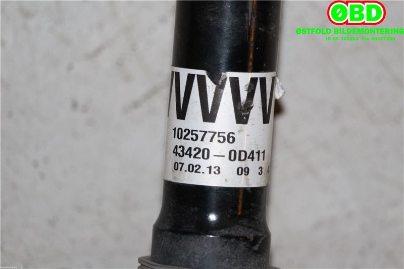 Drivaksel venstre foran til Toyota Yaris 2012-2014 (Type III, Fase 1) (TOYOTA YARIS HYBRID XP1|434200D411|)