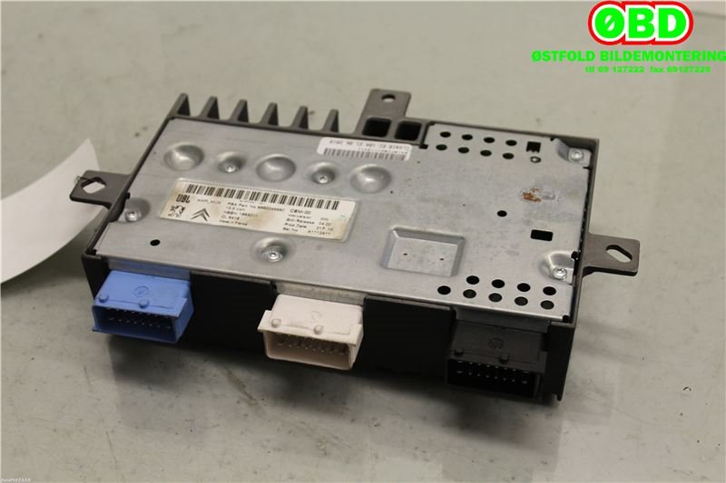 Bilstereo forsterker til Peugeot RCZ 2010-2015  (PEUGEOT|6579NN||9660045680)