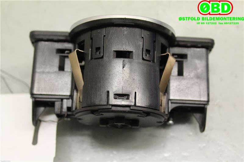 Bryter lys til Mercedes GLA 2014-2020 (X156) (X156) (MERCEDES|A 212 905 05 51||2129050551)