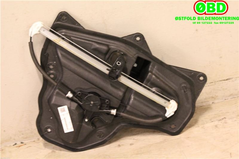Ruteheis til Mazda 3 2013-2016 (Type III, Fase 1)  (MAZDA|BHN973590|)