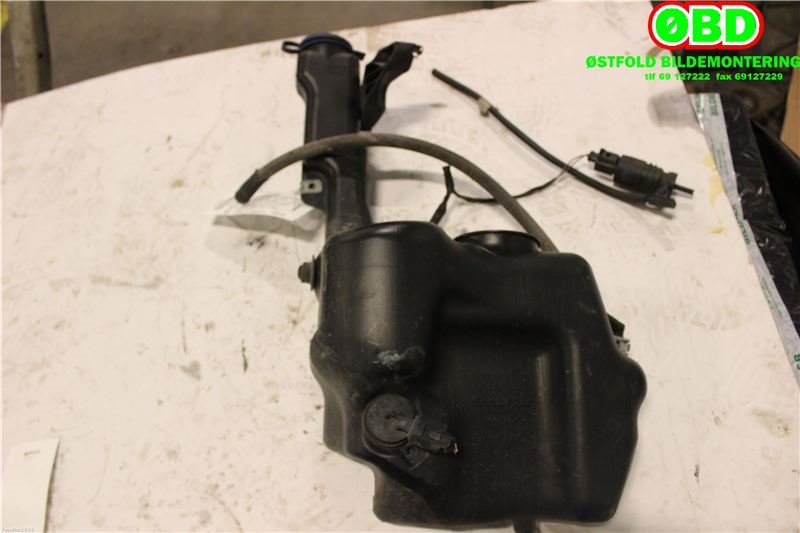 Spylertank til Mercedes C-Klasse, 2007-2011 (Fase 1) (W204) (W204) (MERCEDES|A 204 869 07 20)