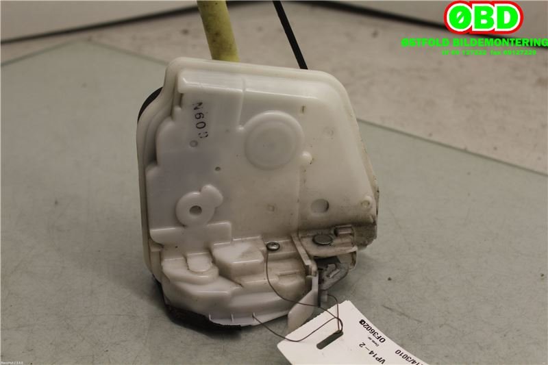 Låsekasse høyre foran til Mazda 2 2011-2014 (Type II, Fase 2)  (MAZDA|DF7358310C|)