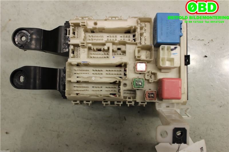 Sikringsboks til Toyota Corolla, 2007-2013  (TOYOTA|8273002A80)