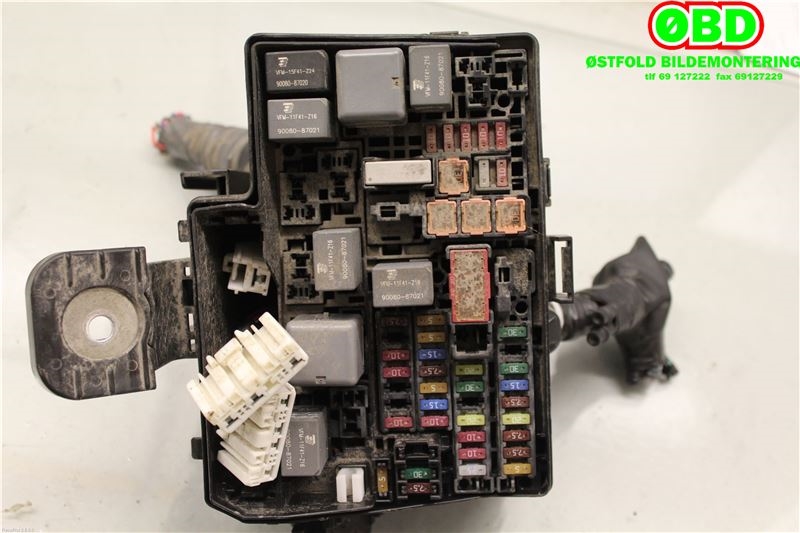 Sikringsboks til Toyota Yaris 2012-2014 (Type III, Fase 1) (TOYOTA YARIS HYBRID XP1|8274152100||821110U020F)