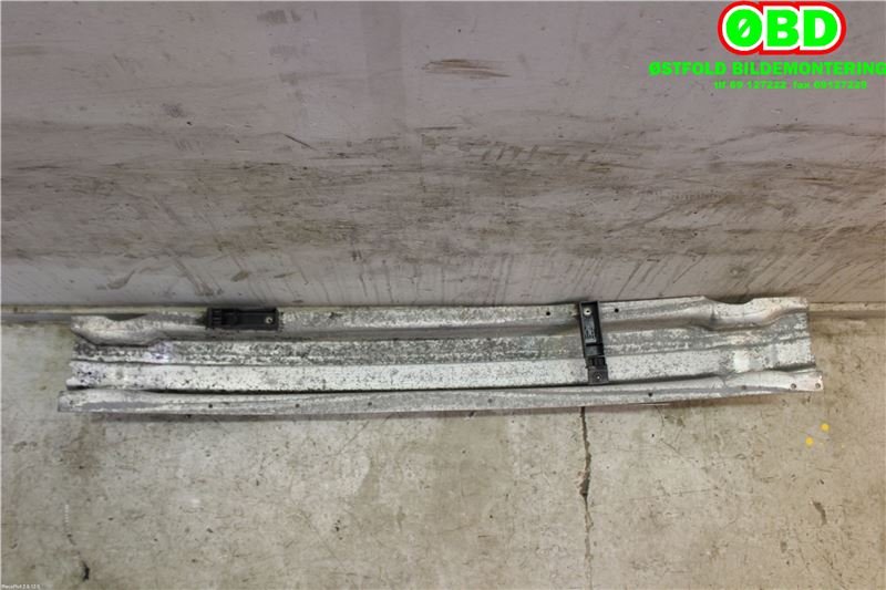 Støtfangerforsterkning bak til Audi A4 2004-2008 (Type III) (B7) (B7) (AUDI|8E0 807 313 L|)