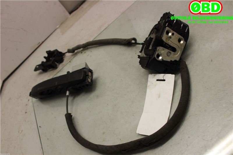 Låsekasse høyre til Nissan Qashqai 2010-2014 (Type I, Fase 2)  (NISSAN|82501JD90B|)