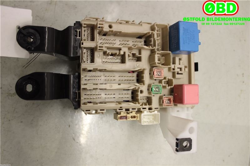 Sikringsboks til Toyota Avensis 2009-2015 (Type III, Fase 1)  (TOYOTA||390914D23|8273005C70)