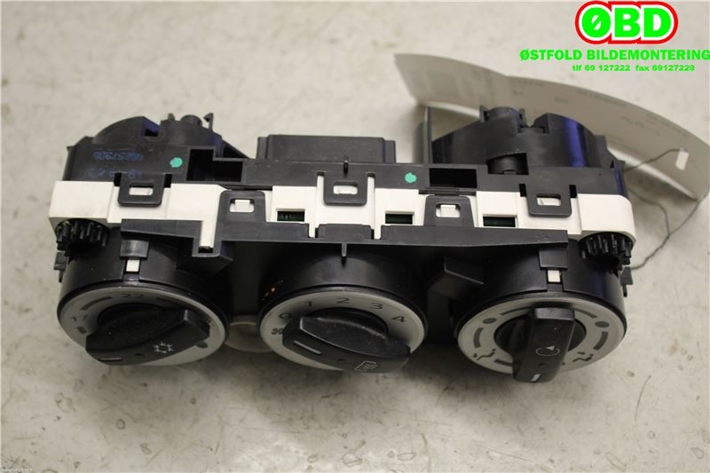 Varmeapparat betjening til Mitsubishi Colt 2009-2013 (Type VII, Fase 2) (MITSUBISHI|7820A513|)
