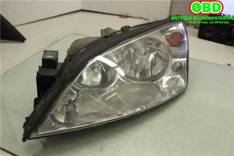 Frontlykt høyre halogen til Ford Mondeo 2001-2007 (Type III) (FORD|1435619|0301174201|1S7113006AM)