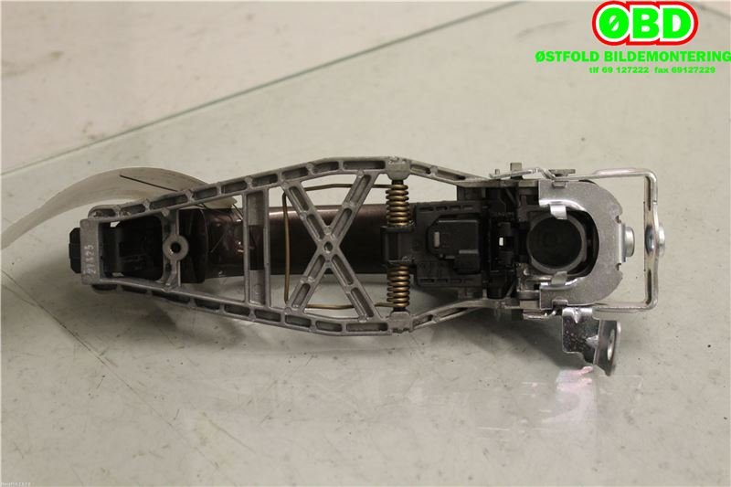 Dørhåndtak utv høyre foran til VW Transporter / Caravelle 2015-2019 (T6) (T6) (VOLKSWAGEN|7H0 837 205 D|7E0 837 886|)
