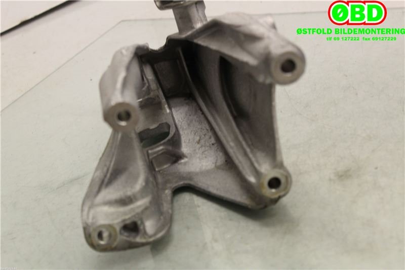 Motorfeste til VW Transporter / Caravelle 2015-2019 (T6) (T6) (VOLKSWAGEN|7E0 199 370 L||7E0199370L)