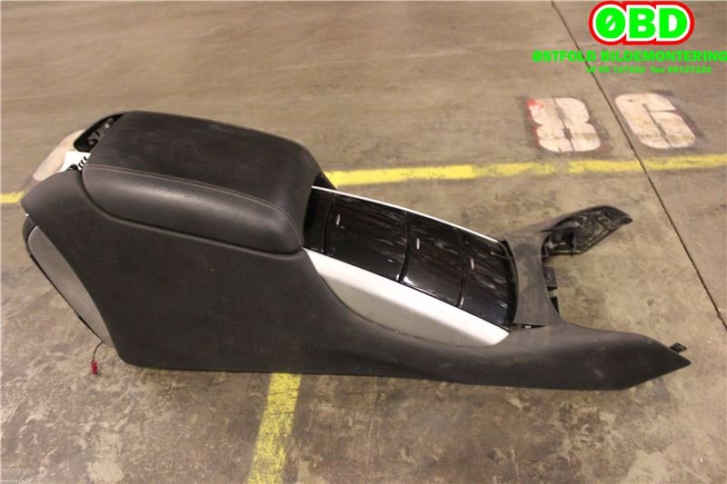 Sete armlene lokk til Mercedes R-Klasse 2006-2013 (W251) (W251) (MERCEDES|A 251 680 08 55|A 251 680 78 00|)