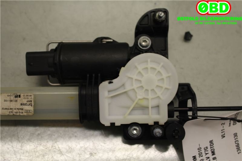 Solskjerm til Audi A8 2010-2013 (Type III, Fase 1)  (AUDI A 8|4H0861963|)