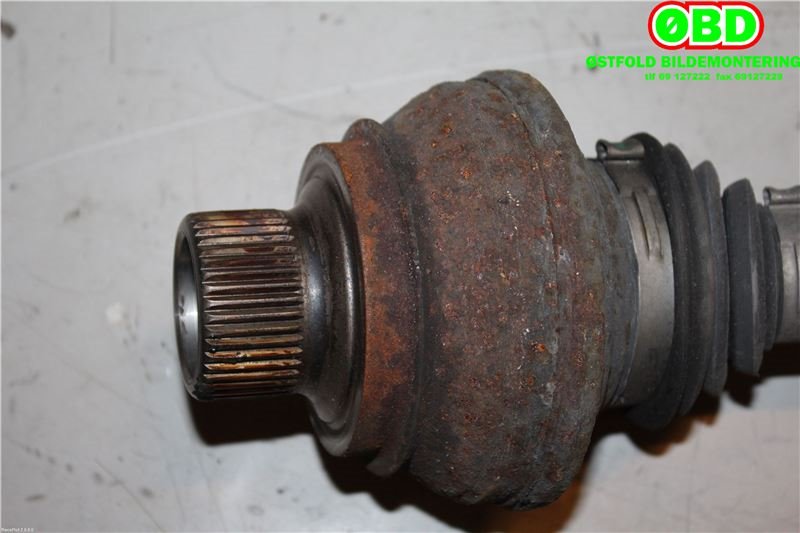 Drivaksel høyre bak til Audi A8 2010-2013 (Type III, Fase 1) (AUDI A 8|4H0 501 204 C|4H0 501 204 CX|4H0501204C)
