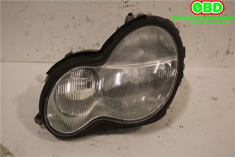 Frontlykt venstre halogen til Mercedes C-Klasse 2000-2004 (Fase 1) (W203) (W203) (MERCEDES|A 203 820 01 61|)