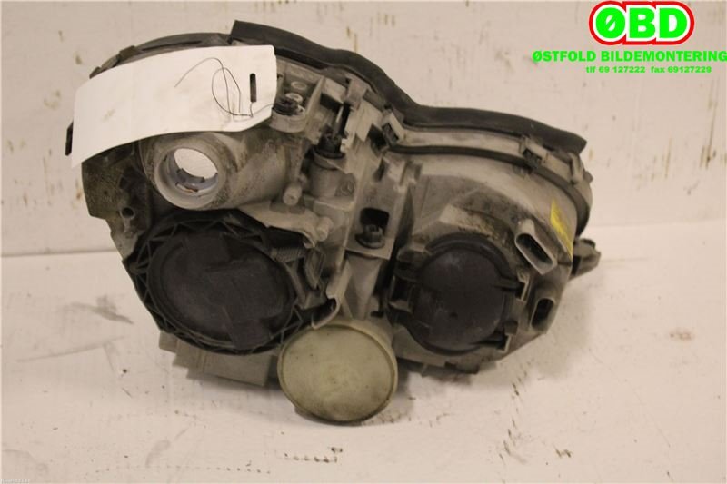 Frontlykt venstre halogen til Mercedes C-Klasse 2000-2004 (Fase 1) (W203) (W203) (MERCEDES|A 203 820 01 61|)