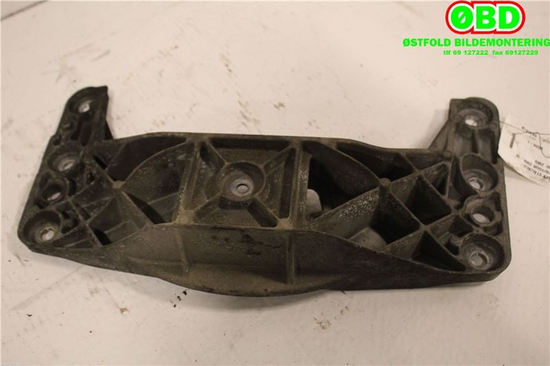 Girkassefeste til BMW 5-Serie 2003-2010 (E60/E61) (E60/E61) (BMW|22 31 6 761 106|)