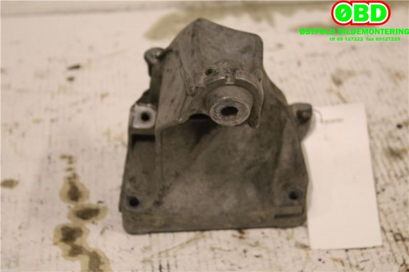Motorfeste til Mercedes Vito/Viano 2010-2014 (Fase 2) (W639) (W639) (MERCEDES|A 651 223 15 04|)