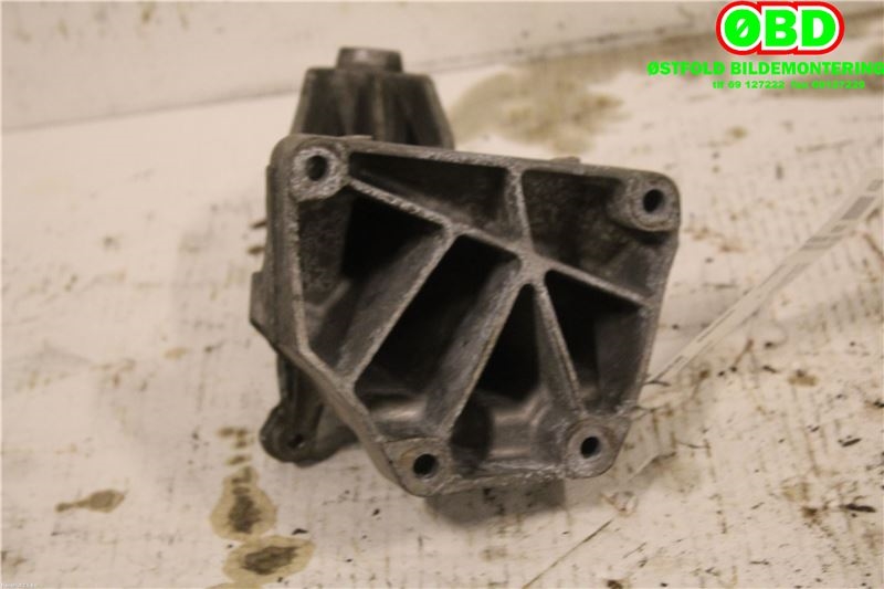 Motorfeste til Mercedes Vito/Viano 2010-2014 (Fase 2) (W639) (W639) (MERCEDES|A 651 223 15 04|)