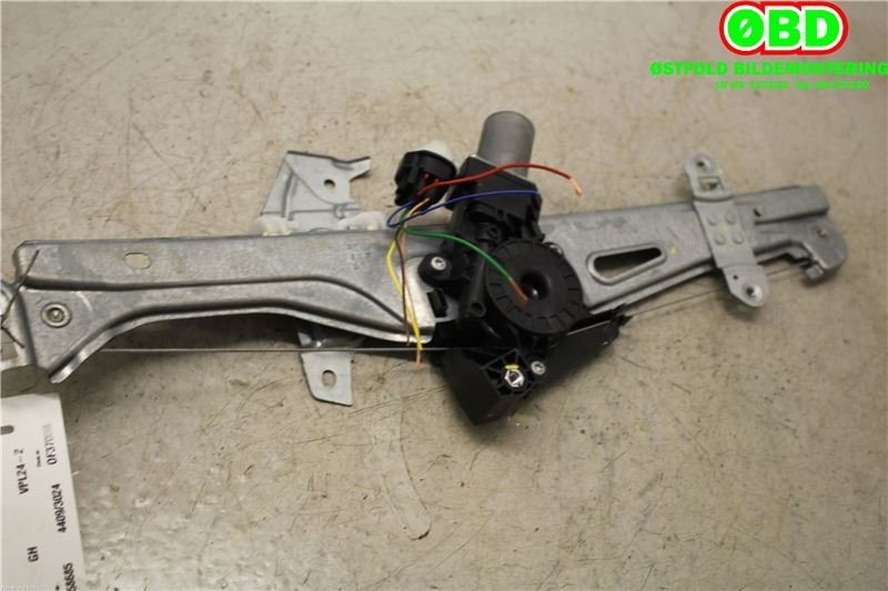 Ruteheis venstre foran til Suzuki SX4 S-CROSS, 2013-->> (Type II)  (SUZUKI|83402-61M10)
