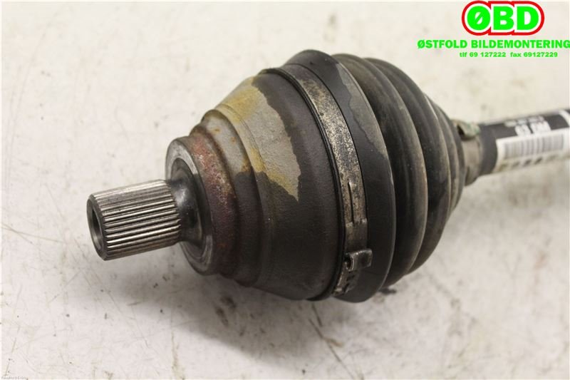 Drivaksel venstre foran til VW Tiguan 2011-2016 (Type I, Fase 2)  (VOLKSWAGEN|5N0 407 763 D|5N0 407 761 F|5N0407763D)