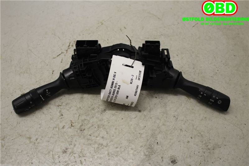 Bryter combi til Toyota Auris 2013-2015 (Type II, Fase 1) (TOYOTA|8465202670|8414002720|)