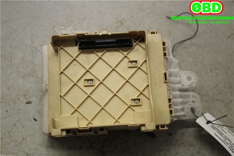 Sikringsboks til Toyota Auris 2013-2015 (Type II, Fase 1)  (TOYOTA|8273012X80|)