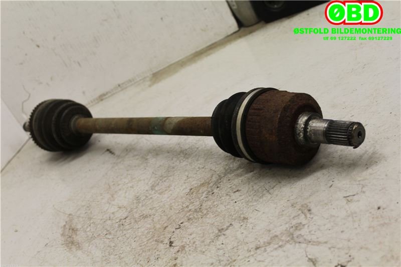 Drivaksel venstre bak til Hyundai Santa Fe 2001-2006 (Type I)  (HYUNDAI|4960026211|)
