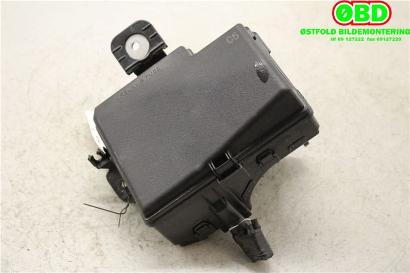 Sikringsboks til Toyota Yaris 2014-2020 (Type III, Fase 2) (TOYOTA|8274152100||821150DQ20B)
