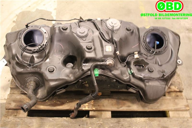 Bensintank til Lexus IS 2013-2020 (Type III) (XE30) (XE30) (LEXUS IS 300H|7700130630|7700130631|)