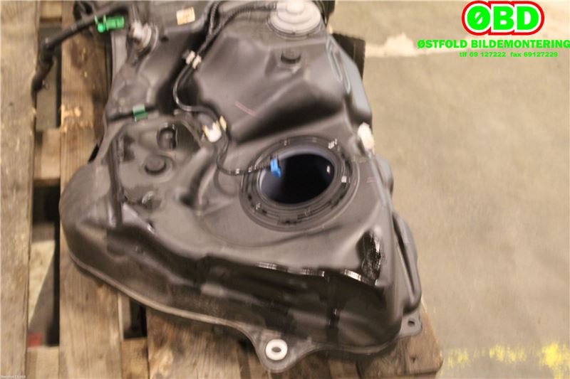Bensintank til Lexus IS 2013-2020 (Type III) (XE30) (XE30) (LEXUS IS 300H|7700130630|7700130631|)
