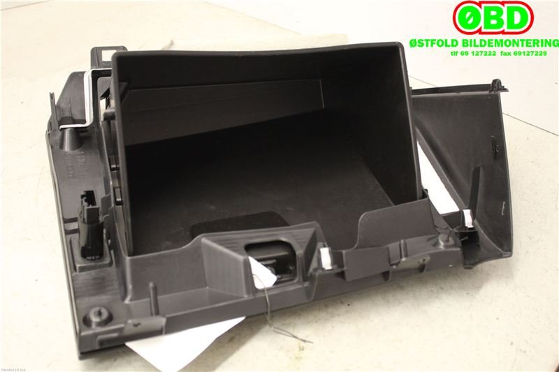 Hanskerom til Mazda CX-3 2015-2022  (MAZDA|DB2H64030B02|)