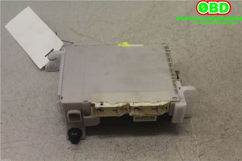 Sikringsboks til Toyota Yaris 2012-2014 (Type III, Fase 1) (TOYOTA|8273052G40||892210D110)