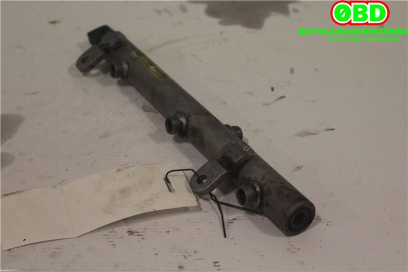 Dyseskinne (fuelrail) til Mercedes Vito/Viano 2004-2010 (Fase 1) (W639) (W639) (MERCEDES|A 642 070 26 95|A 642 070 25 95|6420702695)