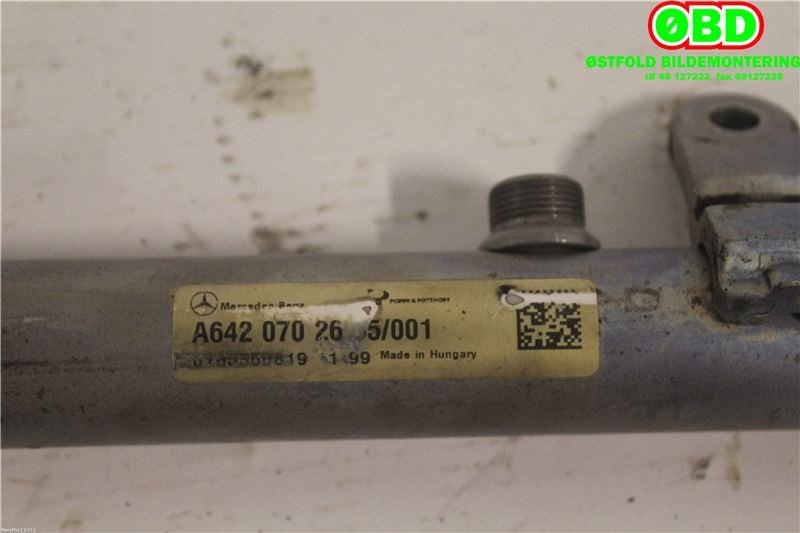 Dyseskinne (fuelrail) til Mercedes Vito/Viano 2004-2010 (Fase 1) (W639) (W639) (MERCEDES|A 642 070 26 95|A 642 070 25 95|6420702695)