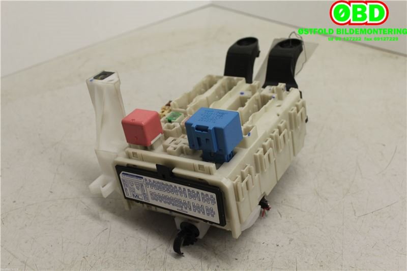 Sikringsboks til Toyota Avensis 2009-2015 (Type III, Fase 1) (TOYOTA||13998L09|8273005160B)