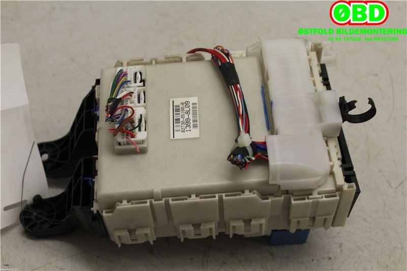 Sikringsboks til Toyota Avensis 2009-2015 (Type III, Fase 1) (TOYOTA||13998L09|8273005160B)