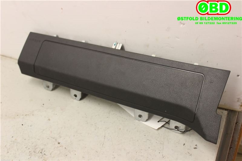 Airbag kne til Mercedes B-Klasse 2011-2018 (W246) (W246) (MERCEDES|A 246 860 03 02|A 246 860 05 00|2468600302)