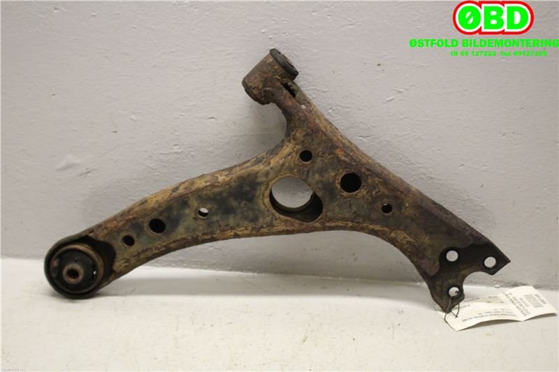 Bærebru venstre foran nedre til Toyota RAV4 2000-2006 (Type II) (TOYOTA|4806942040|)